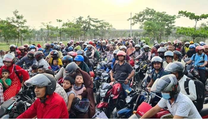 Motorbikes start crossing Padma Bridge