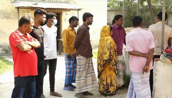 3 die after drinking toxic liquor in Kushtia