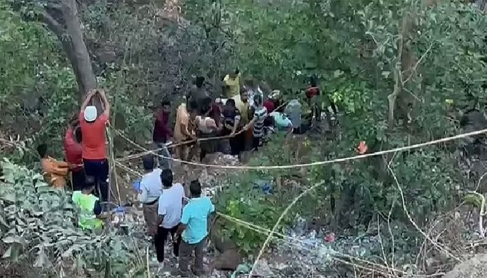 12 die in India's Maharashtra as bus falls into gorge