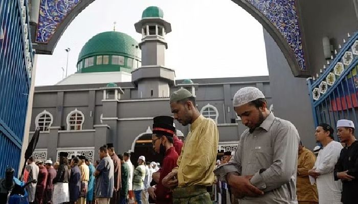 Indonesian, Malaysian Muslims celebrate Eid-ul-Fitr 