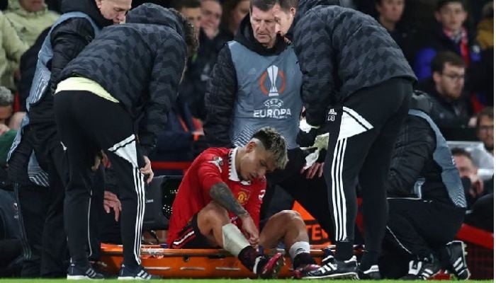 Ten Hag plays down Martinez injury fears