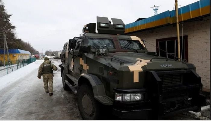 Russia to place nuclear weapons near Belarus' borders with NATO
