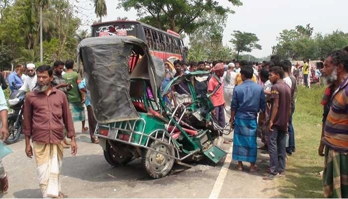 4 killed in Dhanbari bus-auto-rickshaw collision