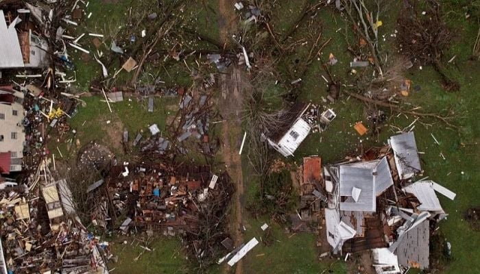 Tornado kills 5 after tearing through Missouri in US