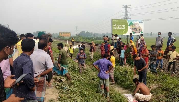 Mother, daughter among four killed in Tangail train accident