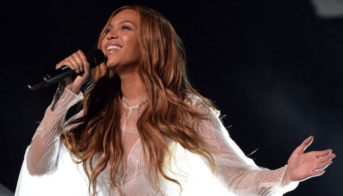 Fans in frenzy as Beyonce kicks off concert tour