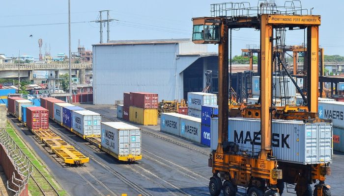 Chattogram port issues own alert-4, suspends operations
