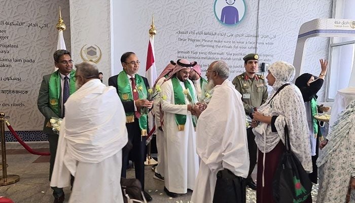 829 Hajj pilgrims reach Saudi Arabia 