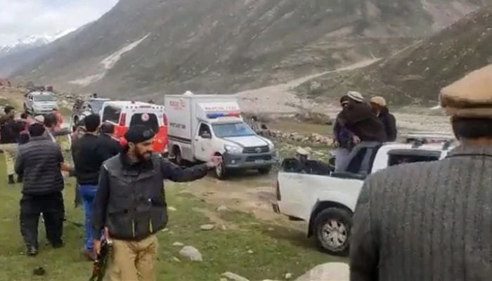 Avalanche kills at least 10 in northern Pakistan