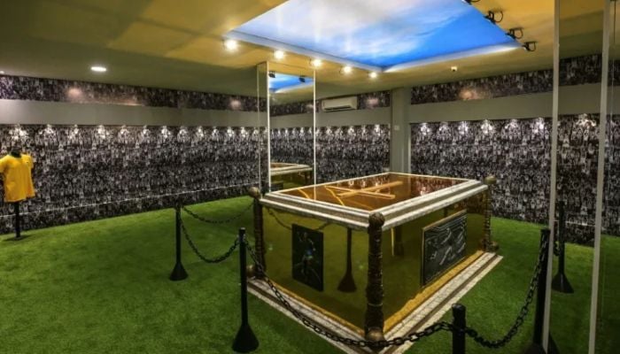 Pele's gilded, turf-lined tomb opens to public in Brazil