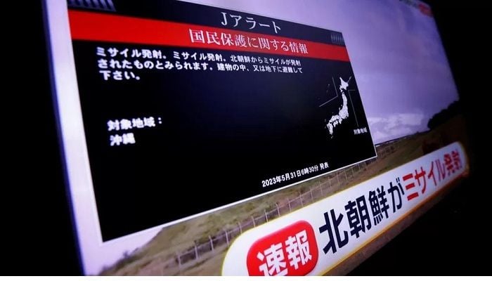 North Korea launches rocket after satellite warning