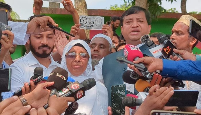 GCC polls: Ex-mayor Zahangir's mother votes