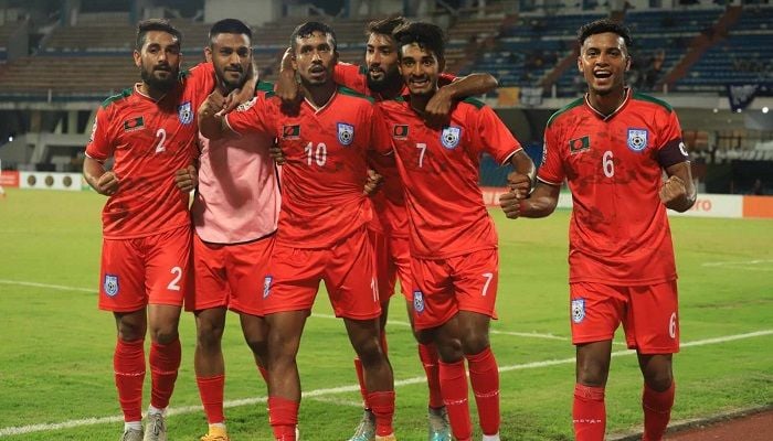 Bangladesh reach semifinal in style