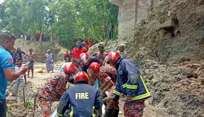 Worker death in Faridpur: Locals blame contractor