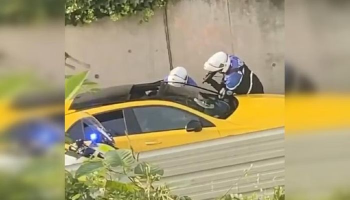 Car, bus stops burned after French cops kill teen for jumping traffic signal