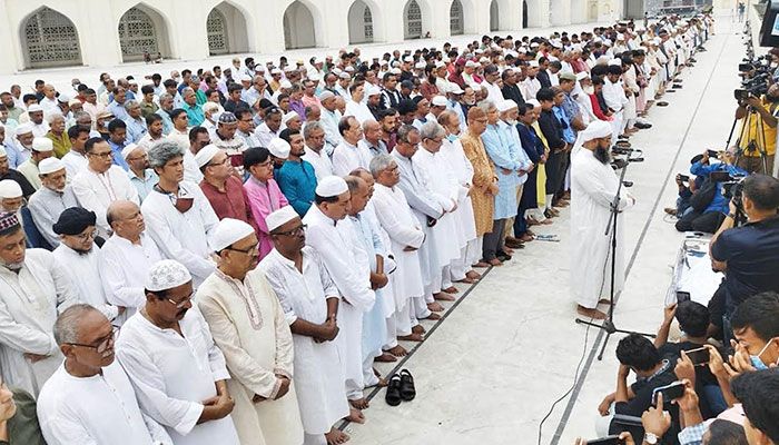 Serajul Alam Khan's first namaz-e-janaza held