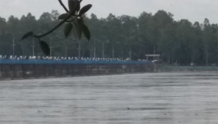 Teesta flowing above danger mark at Dalia Point
