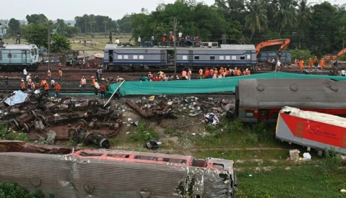 Trains resume service 51 hours after deadly India crash