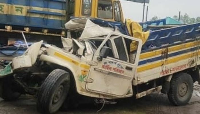 Truck-pickup van collision kills 4 in Solonga
