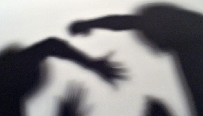 Suspected robber lynched, cop hacked in Manikganj