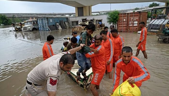 Hundreds evacuated as Yamuna floods Delhi