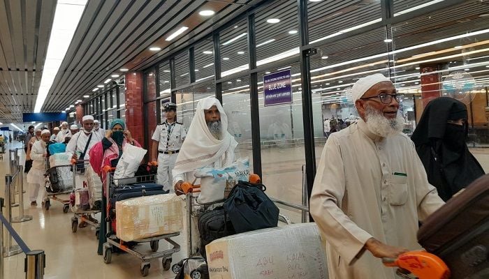 Biman's first return Hajj flight lands with 418 passengers