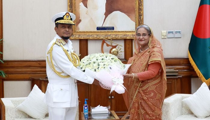 New navy chief pays courtesy call on PM