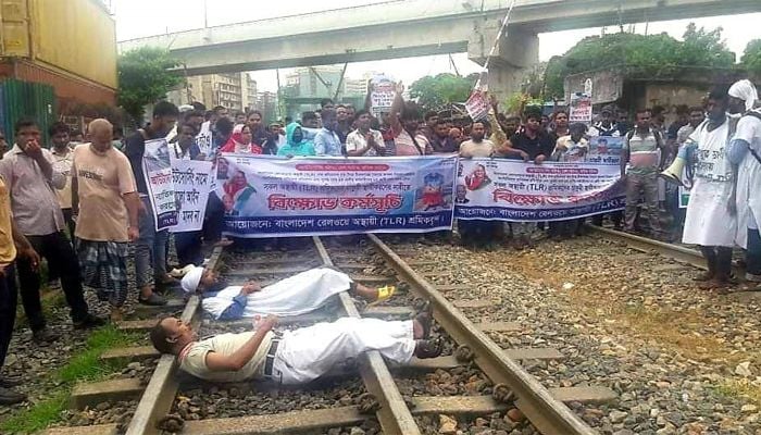 Workers' strike cuts off Dhaka's rail link with rest of country