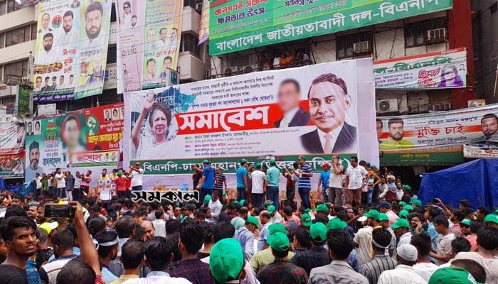 BNP men gather for rally defying rainy weather