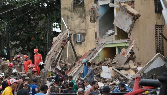 Toll rises to 14 in Brazil building collapse