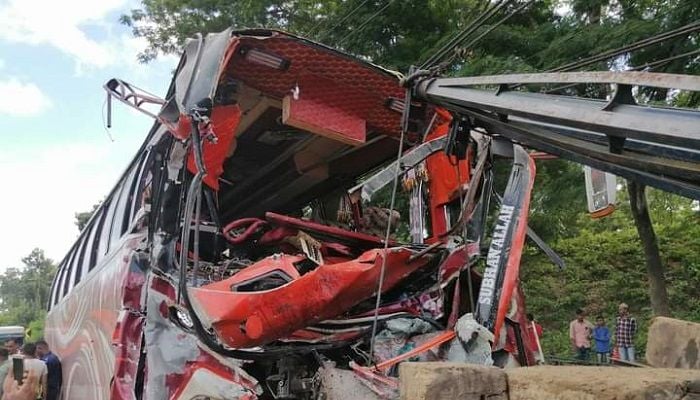 Bus-truck collision kills 2, injures 6 in Cox's Bazar
