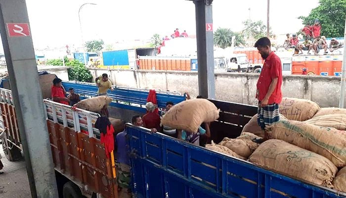 45 tonnes of green chilli imported through Benapole