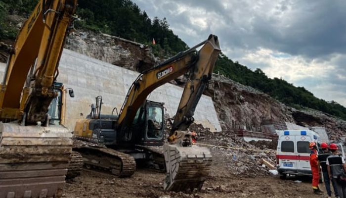 5 rescued, 9 still missing in central China landslide
