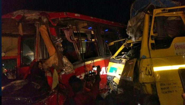 Bus-truck collision kills 3 in Gaibandha