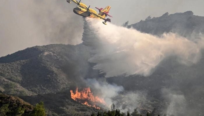 Greece faces new heatwave as wildfires rage