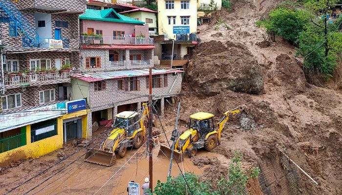 Torrential rain: India issues red alert in Himachal and Uttarakhand
