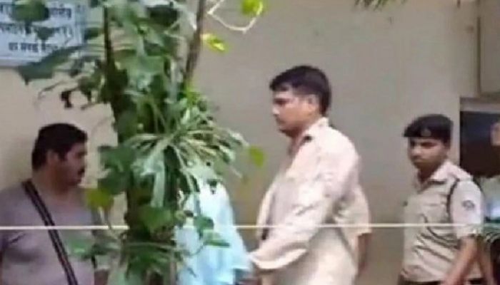 Constable shoots 4 people to death on moving train in India