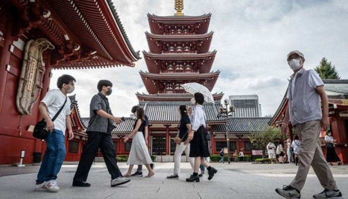 Japan sees record drop in population
