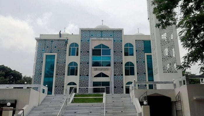 PM opens 50 more model mosques