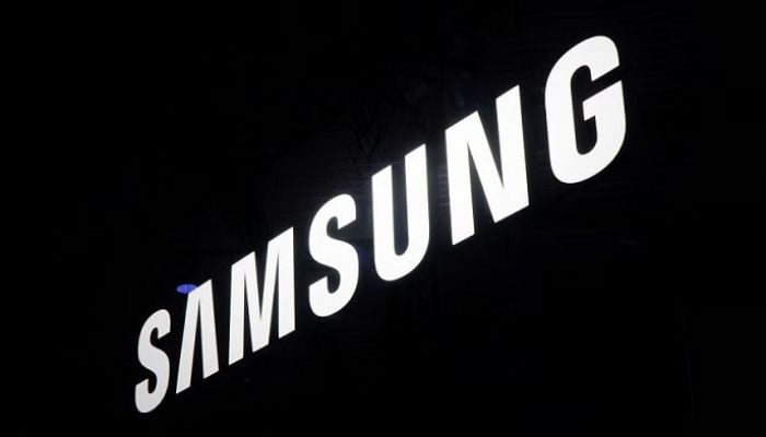 Samsung to extend production cuts after $7 bln chip loss in H1