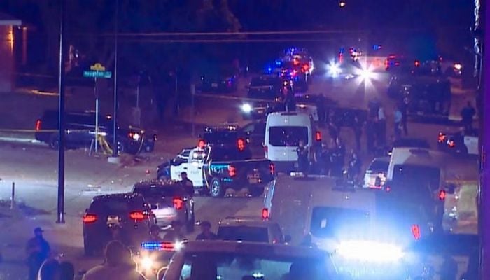 At least 3 killed, 8 wounded in Texas mass shooting