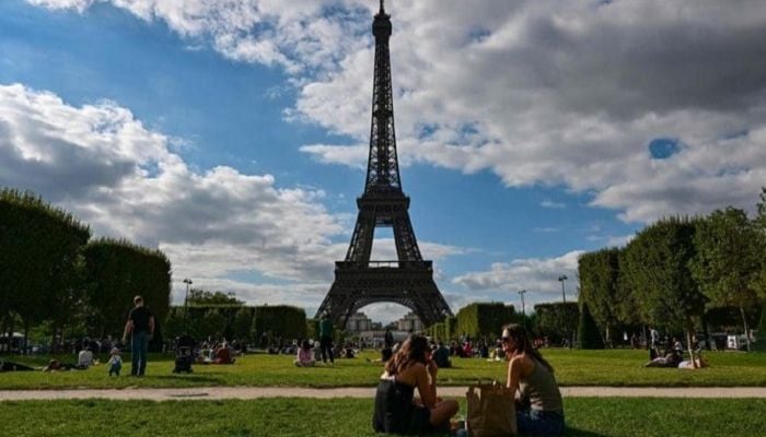Security alert prompts Eiffel Tower evacuation