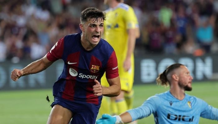 Barca snatch late win over Cadiz in new home