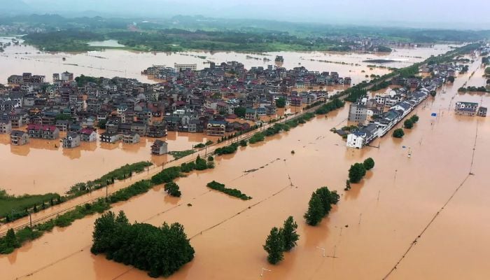 2 dead, 16 missing in Northern China mudslide