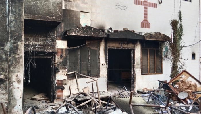 Mob burns Pakistani churches over blasphemy claims