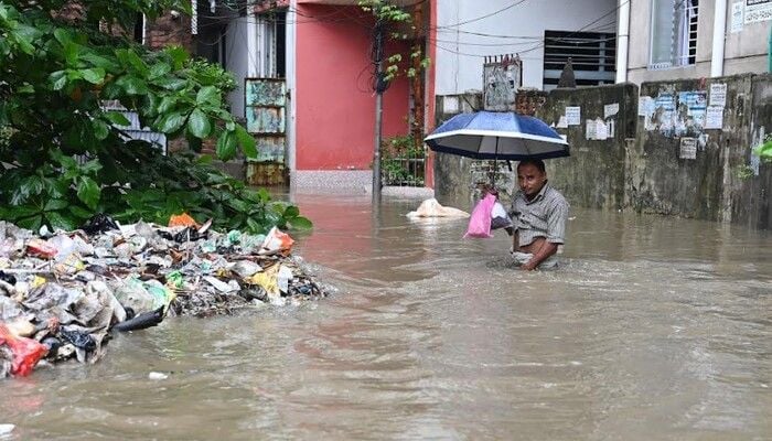 Record rainfall paralyzes Ctg city life