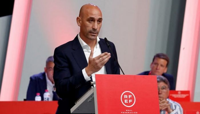 FIFA suspends Spanish football president