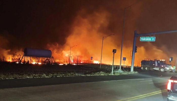 At least 6 dead as wildfire razes Hawaiian town