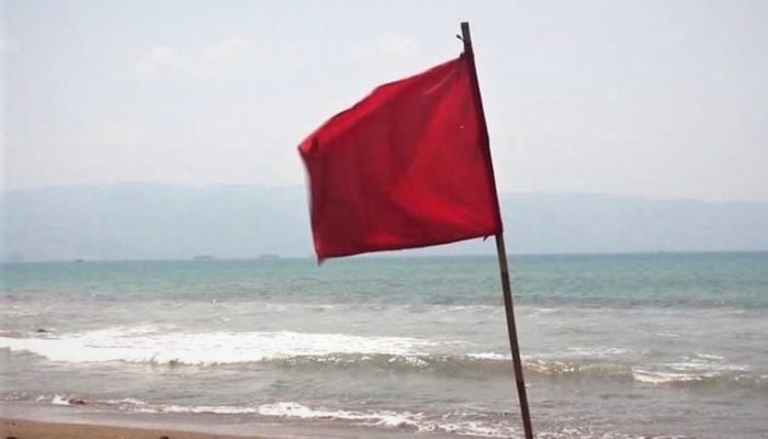 Maritime ports to keep hoisted cautionary signal 3