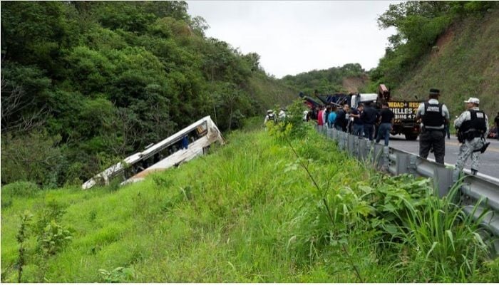 18 killed in Mexico bus crash